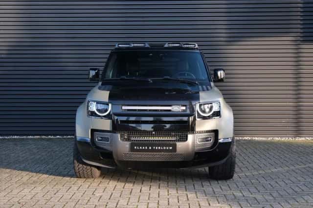 Land Rover Defender (2023) thumbnail 2