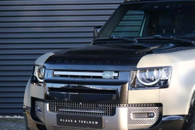 Land Rover Defender (2023) thumbnail 11