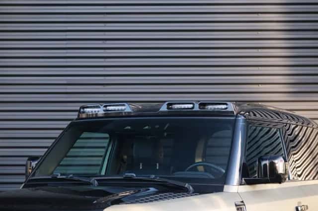 Land Rover Defender (2023) thumbnail 12