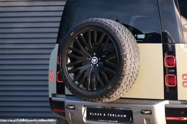 Land Rover Defender (2023) thumbnail 16