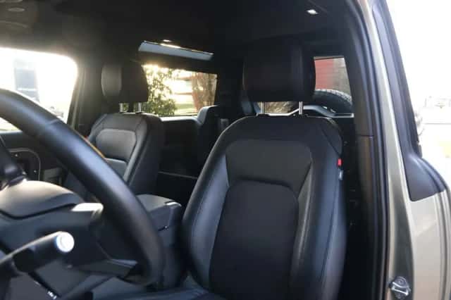 Land Rover Defender (2023) thumbnail 21