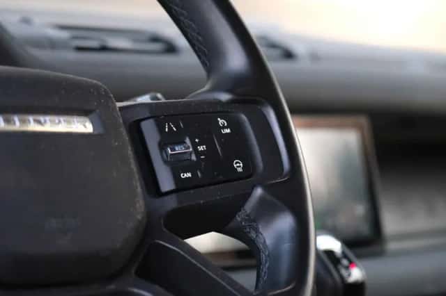 Land Rover Defender (2023) thumbnail 26