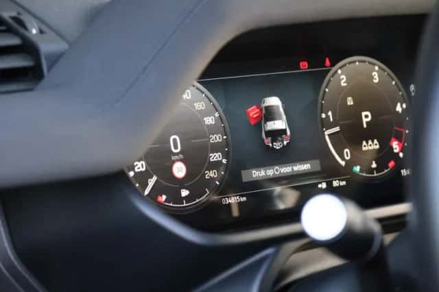 Land Rover Defender (2023) thumbnail 28