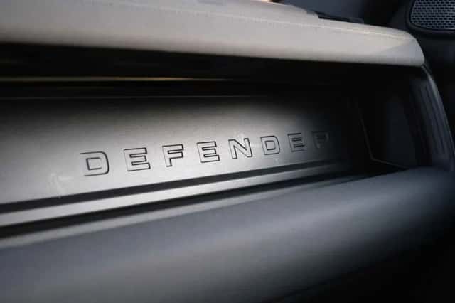 Land Rover Defender (2023) thumbnail 34