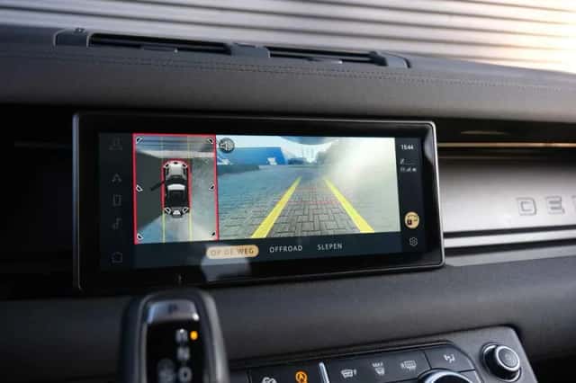 Land Rover Defender (2023) thumbnail 35
