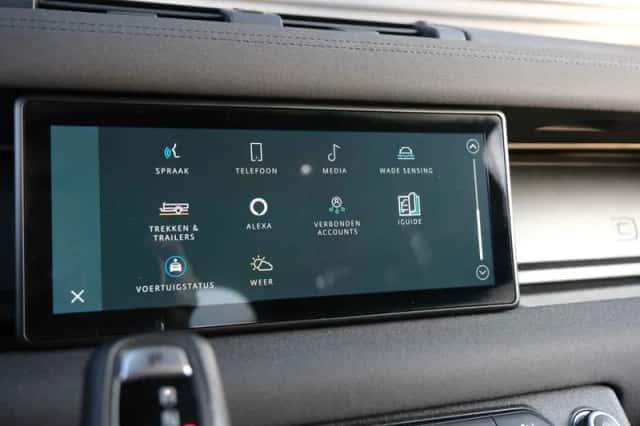 Land Rover Defender (2023) thumbnail 37