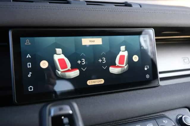 Land Rover Defender (2023) thumbnail 38