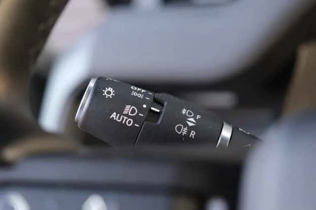 Land Rover Defender (2023) thumbnail 39