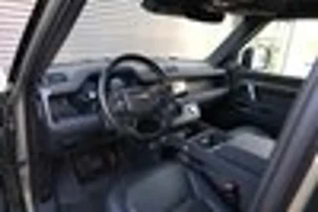 Land Rover Defender (2023) thumbnail 48