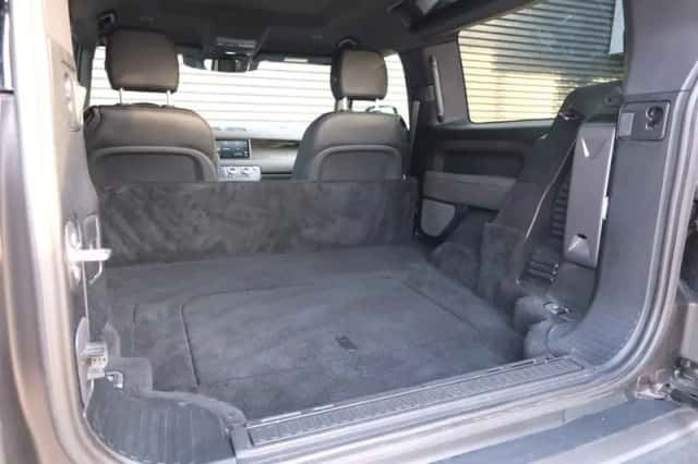 Land Rover Defender (2023) thumbnail 7
