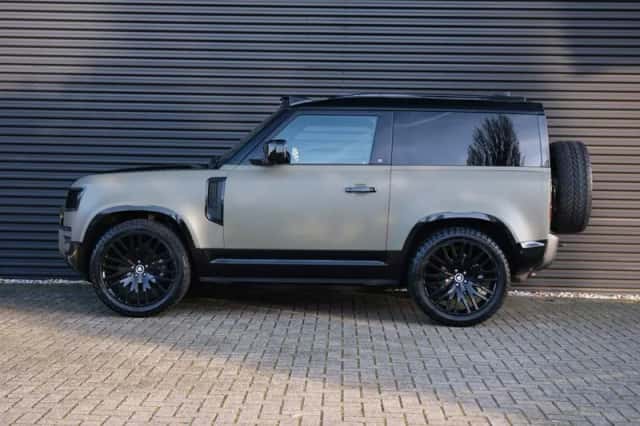 Land Rover Defender (2023) thumbnail 10