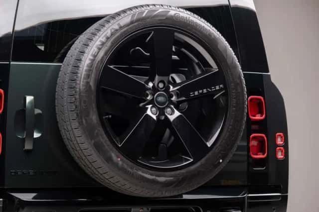 Land Rover Defender (2026) thumbnail 13