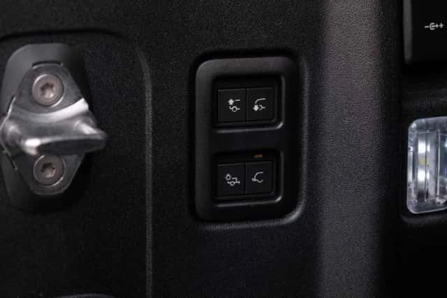 Land Rover Defender (2026) thumbnail 14