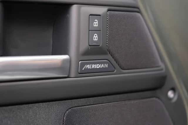 Land Rover Defender (2026) thumbnail 23