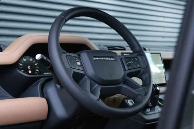 Land Rover Defender (2026) thumbnail 24