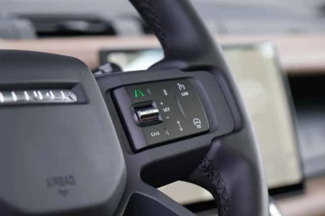 Land Rover Defender (2026) thumbnail 25