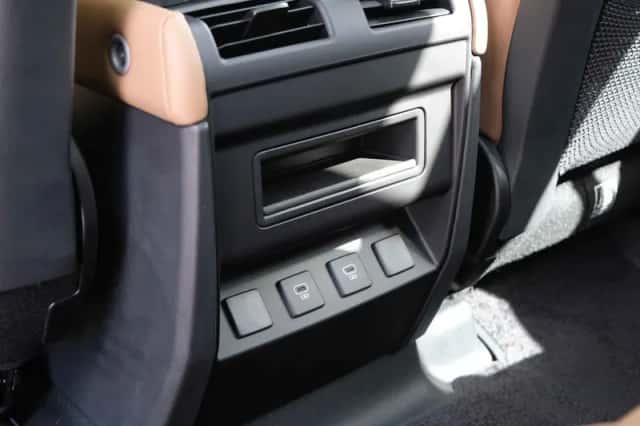 Land Rover Defender (2026) thumbnail 29