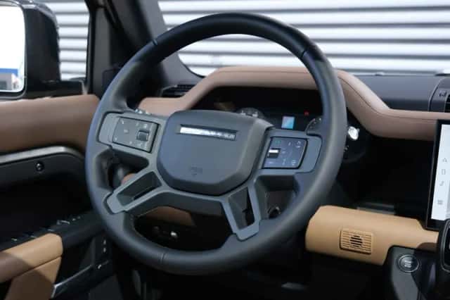 Land Rover Defender (2026) thumbnail 31