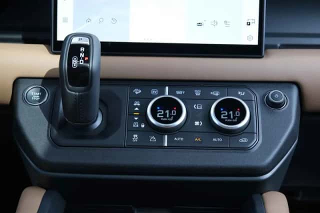 Land Rover Defender (2026) thumbnail 33