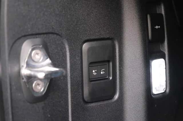 Land Rover Defender (2026) thumbnail 14