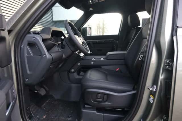 Land Rover Defender (2026) thumbnail 15