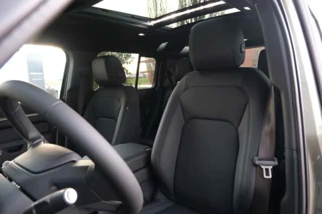 Land Rover Defender (2026) thumbnail 18
