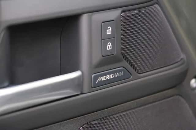 Land Rover Defender (2026) thumbnail 25
