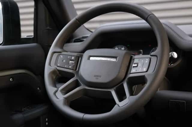 Land Rover Defender (2026) thumbnail 30