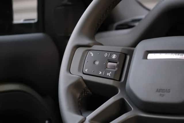 Land Rover Defender (2026) thumbnail 31
