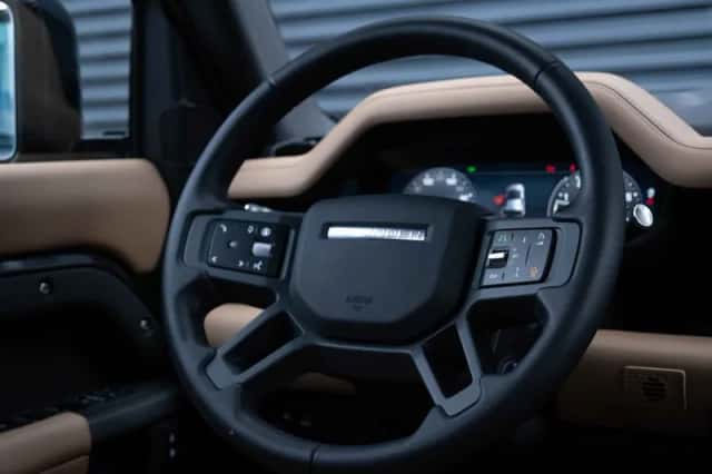 Land Rover Defender (2025) thumbnail 12