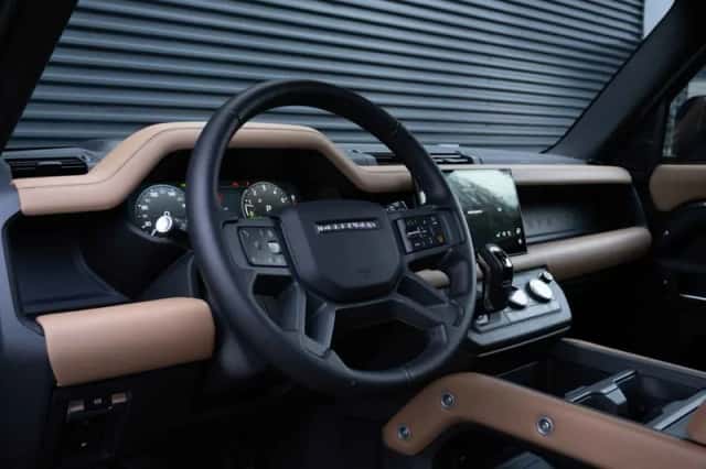 Land Rover Defender (2025) thumbnail 13