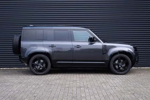 Land Rover Defender (2025) thumbnail 3