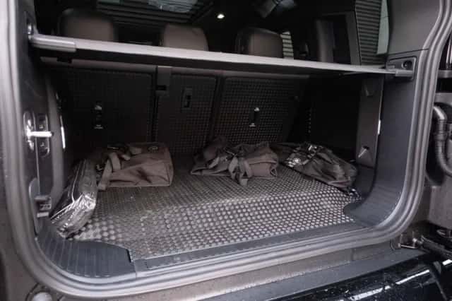 Land Rover Defender (2025) thumbnail 13