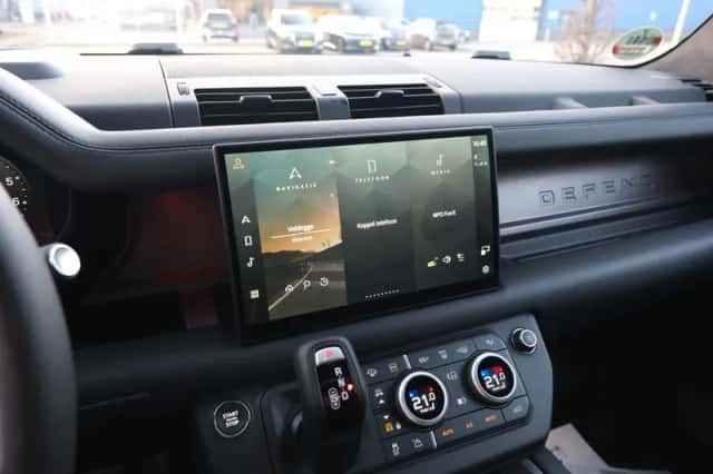 Land Rover Defender (2025) thumbnail 25