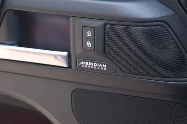Land Rover Defender (2025) thumbnail 30