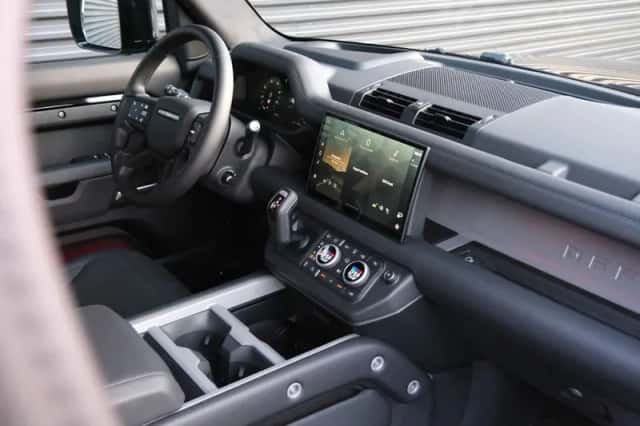 Land Rover Defender (2025) thumbnail 5