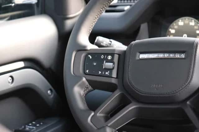 Land Rover Defender (2025) thumbnail 48