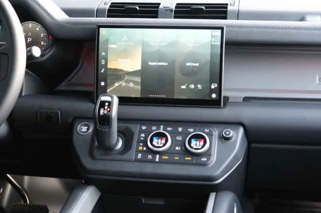 Land Rover Defender (2025) thumbnail 49