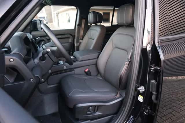Land Rover Defender (2025) thumbnail 6