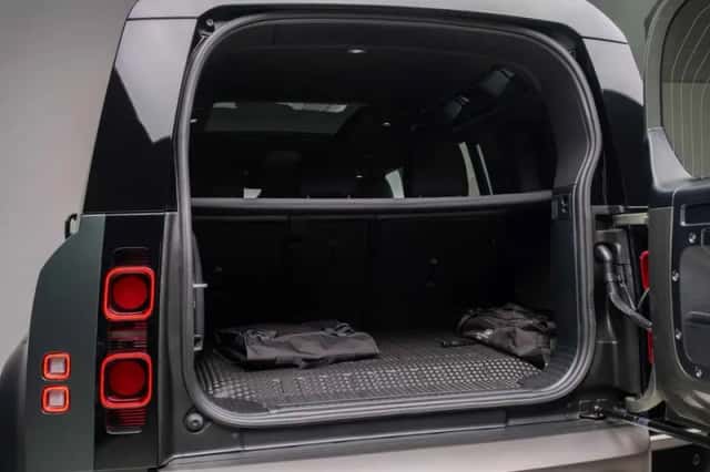 Land Rover Defender (2026) thumbnail 16