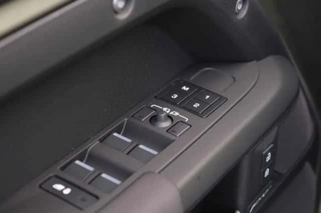 Land Rover Defender (2026) thumbnail 23