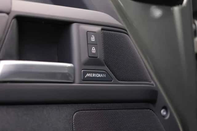 Land Rover Defender (2026) thumbnail 24