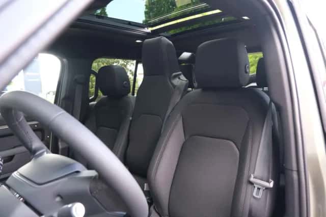 Land Rover Defender (2026) thumbnail 25