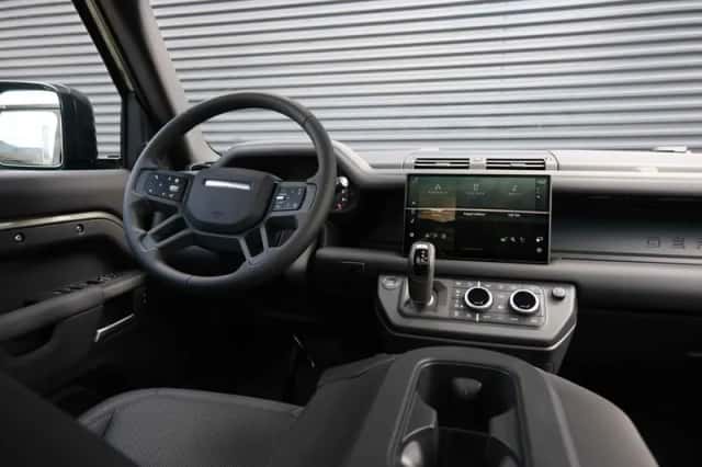 Land Rover Defender (2026) thumbnail 29