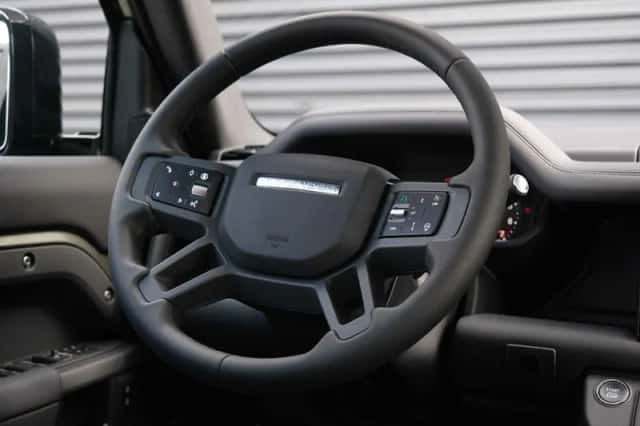 Land Rover Defender (2026) thumbnail 30