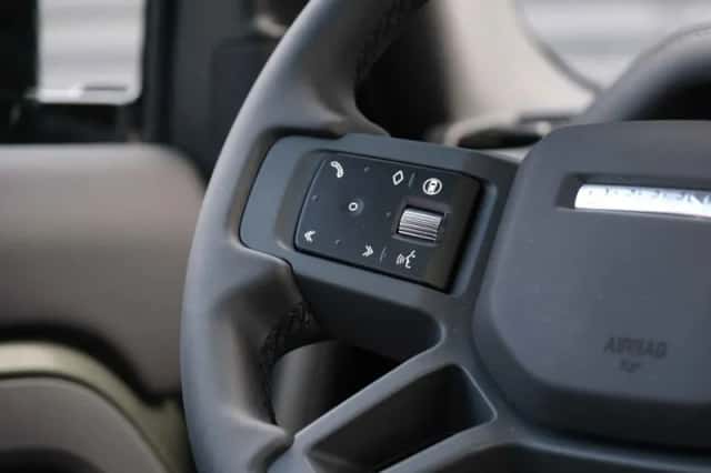 Land Rover Defender (2026) thumbnail 31