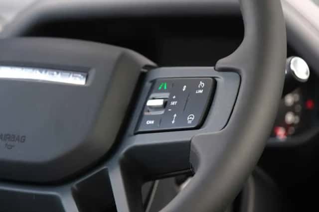 Land Rover Defender (2026) thumbnail 32