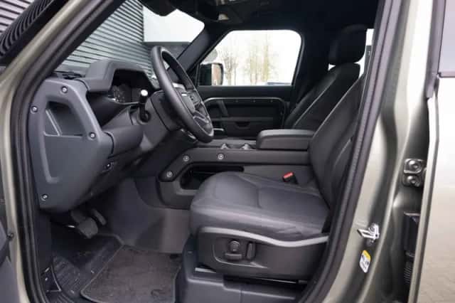 Land Rover Defender (2025) thumbnail 12