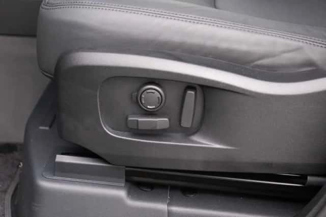 Land Rover Defender (2025) thumbnail 13