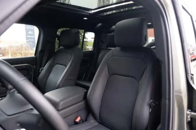 Land Rover Defender (2025) thumbnail 15